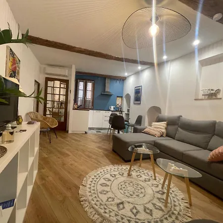 Coeur Vieux Joli Traversant Apartament